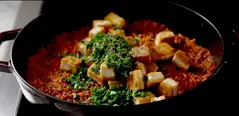 Kitchari_Especiado_con_Tofu_y_Arroz_Rojo_Plato_Aromático_Comida_Saludable_Tofu_Especiado_Arroz_Sabroso_Veggie_Delight_Kitchari_Saludable_Tazón_Nutritivo_Especias_Aromáticas_Entree_Satisfactorio_Joy_Culinario_Bondad_Hecha_en_Casa_Comida_Ayurvédica_Ayurveda